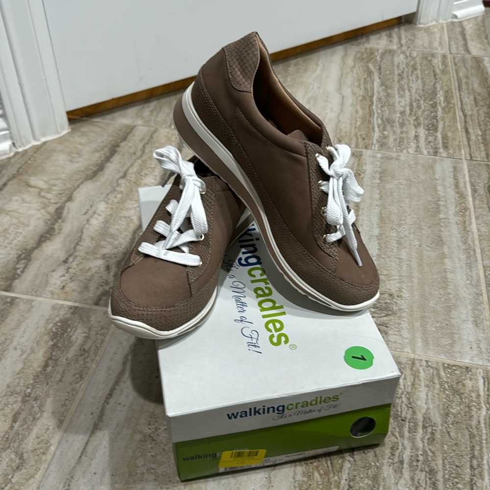 New Walking Cradles  Dylan Athletic and Training Shoes Sneakers Size 7.5M